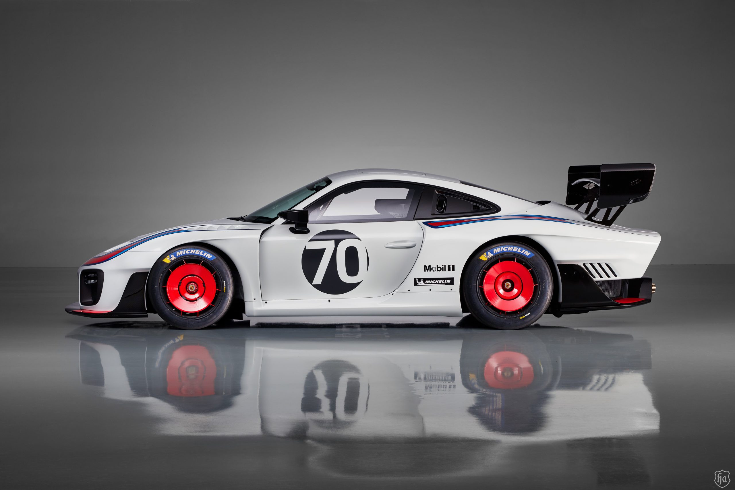 new edition of the Porsche 935 Clubsport race car - Highline Autos