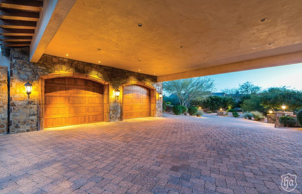 10232_E_Cinder_Cone_Trail_Scottsdale_AZ_Garages