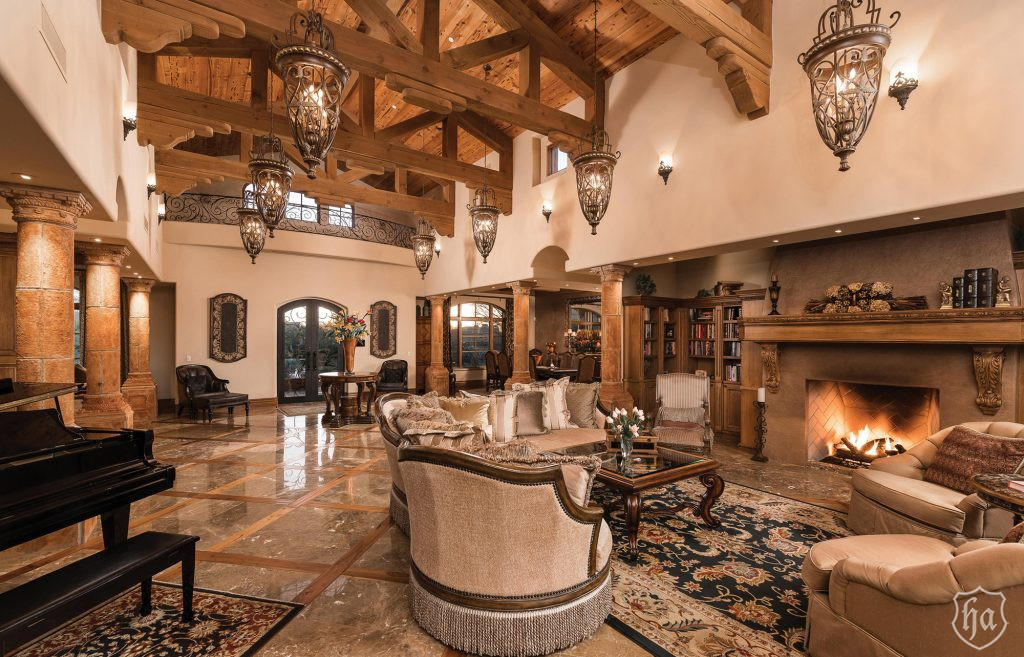 10232_E_Cinder_Cone_Trail_Scottsdale_AZ_Living_Room