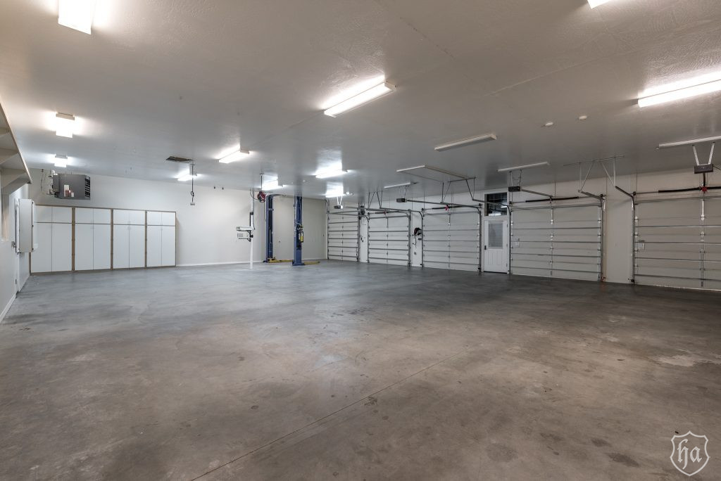 2031_W_Thumb_Butte_Rd_Prescott_AZ_86305_Garage