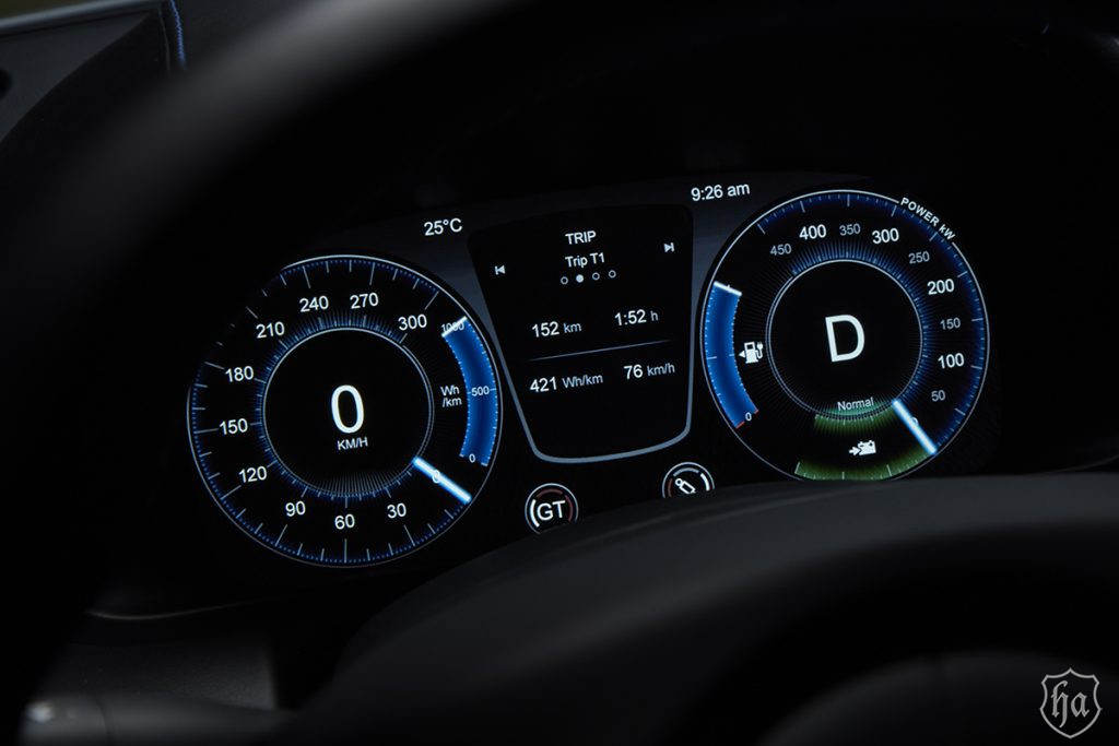 Aston_Martin_Rapide_E_10