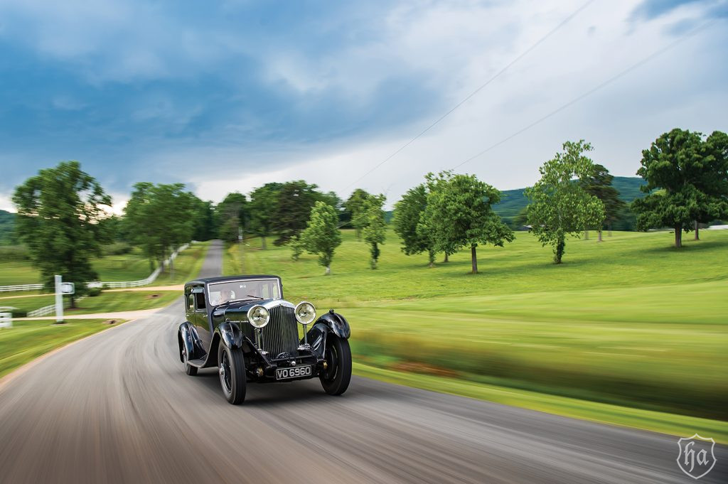 1931_Bentley_8_Litre_Silentbloc_Saloon_1