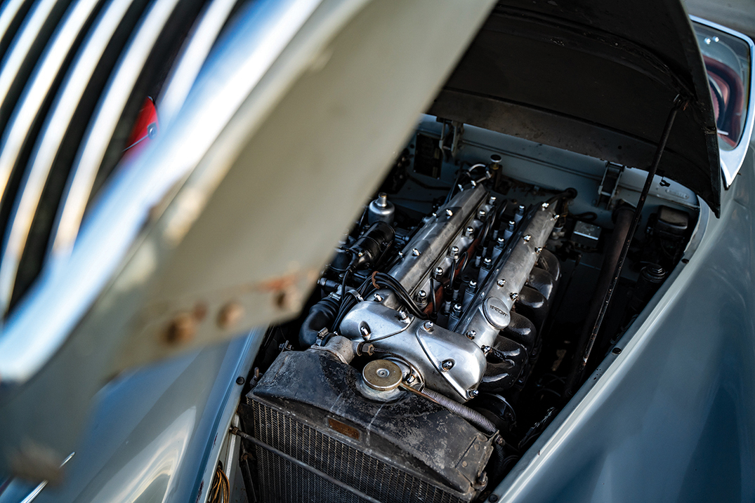 1964_Jaguar_E_Type_Roadster_2