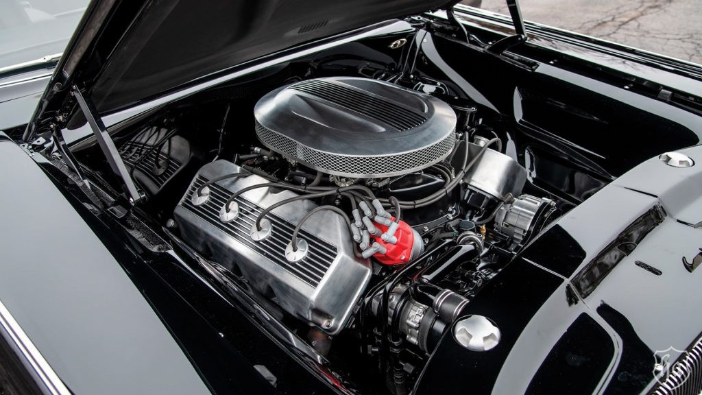 mecum_auctions_glendale_2020_1967_Dodge_Charger_Resto_Mod_motor