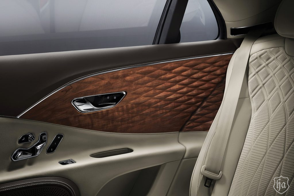 Bentley_Flying_Spur_3D_Wood
