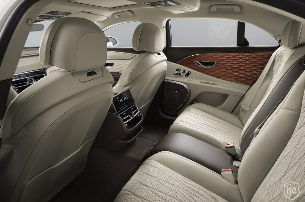 Bentley_Flying_Spur_3D_Wood_2