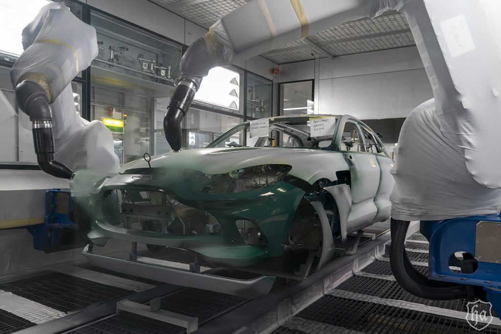 Aston_Martin_DBX_production_line_10