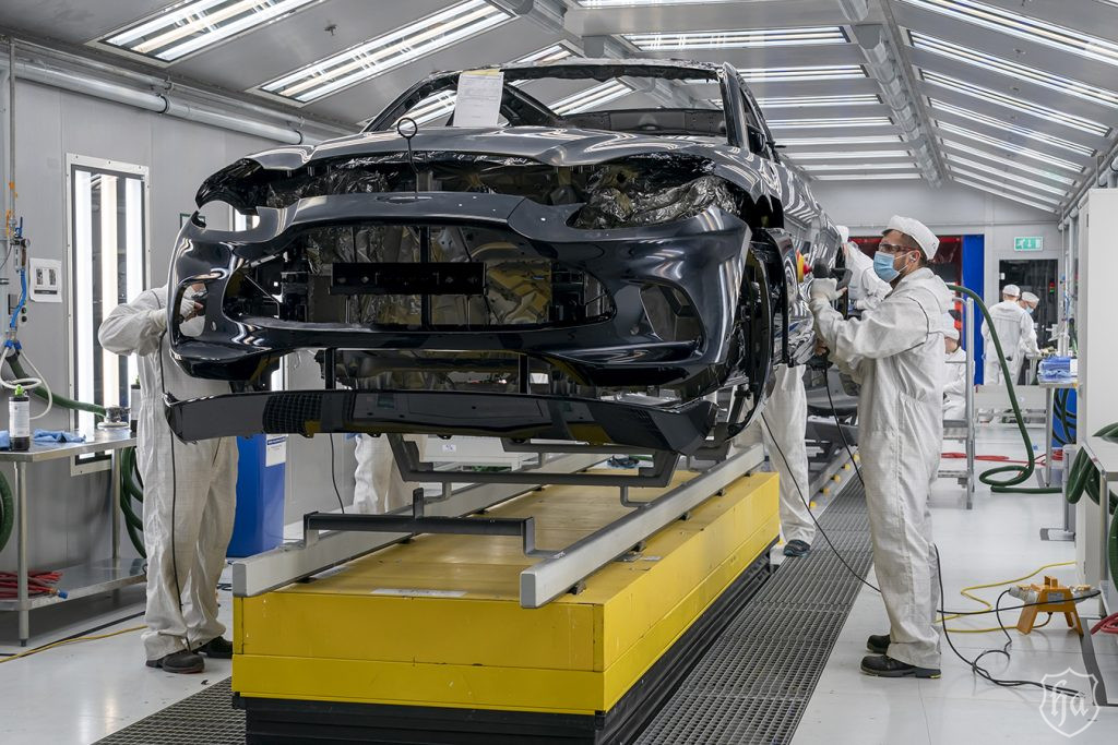 Aston_Martin_DBX_production_line_11