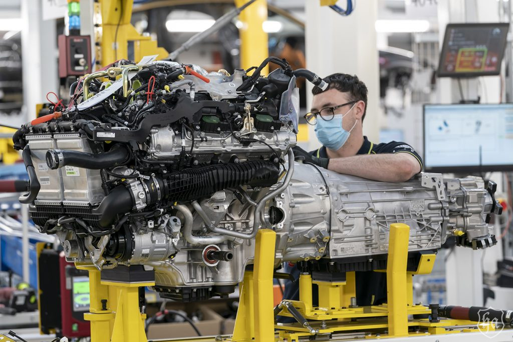 Aston_Martin_DBX_production_line_2