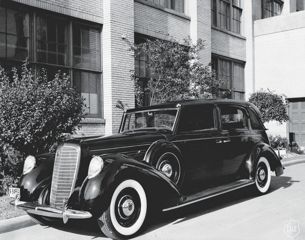 1939-Lincoln-Model-K-V-12,-body-by-Brunn