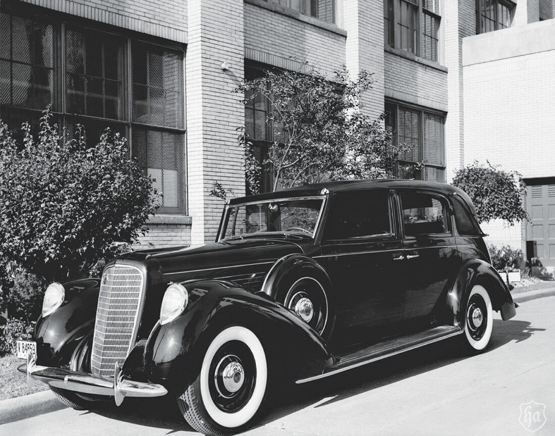 1939-Lincoln-Model-K-V-12,-body-by-Brunn