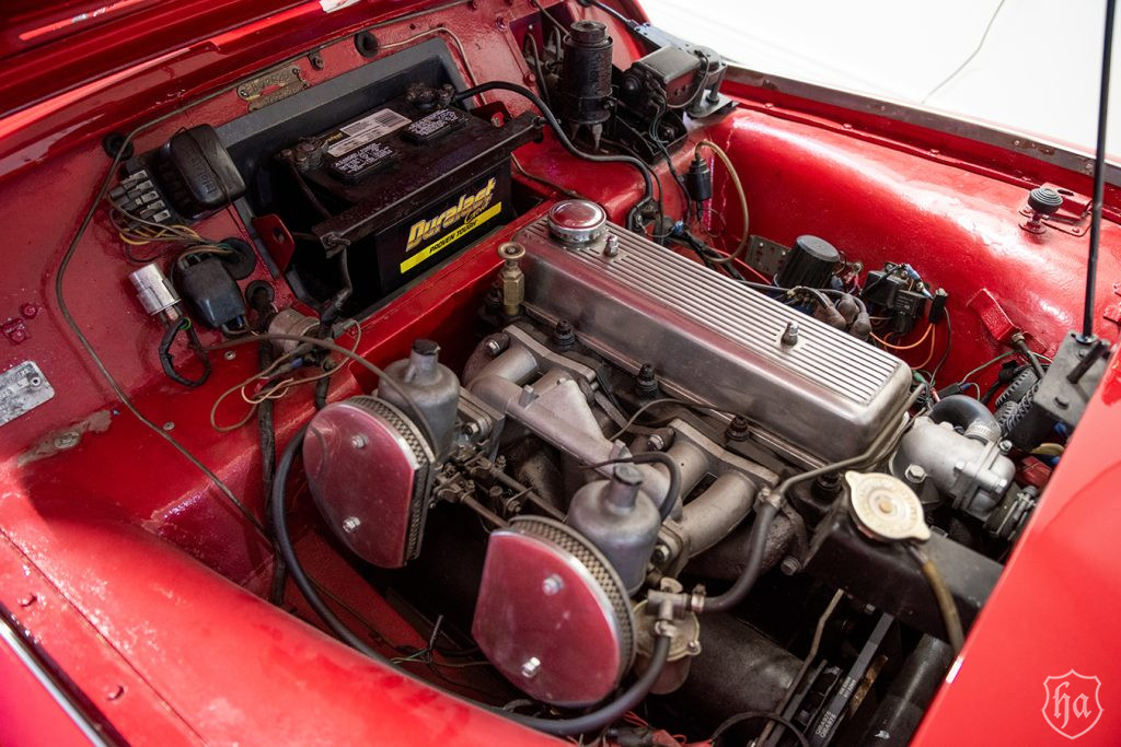 1961-Triumph-TR3A-motor