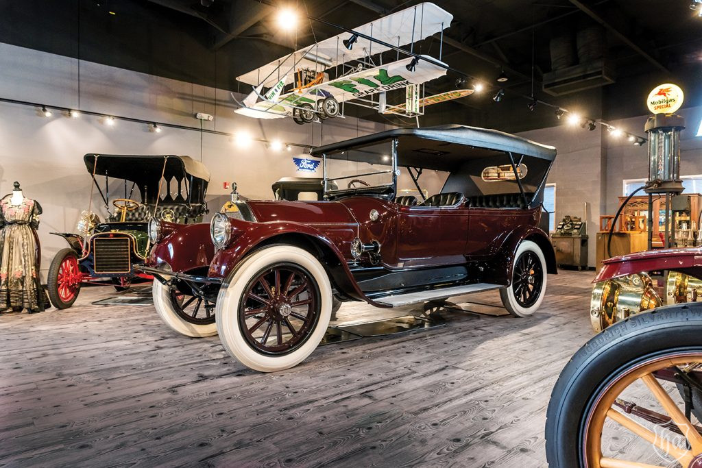 1916-Pierce_Arrow_Series_47_Passenger_Touring