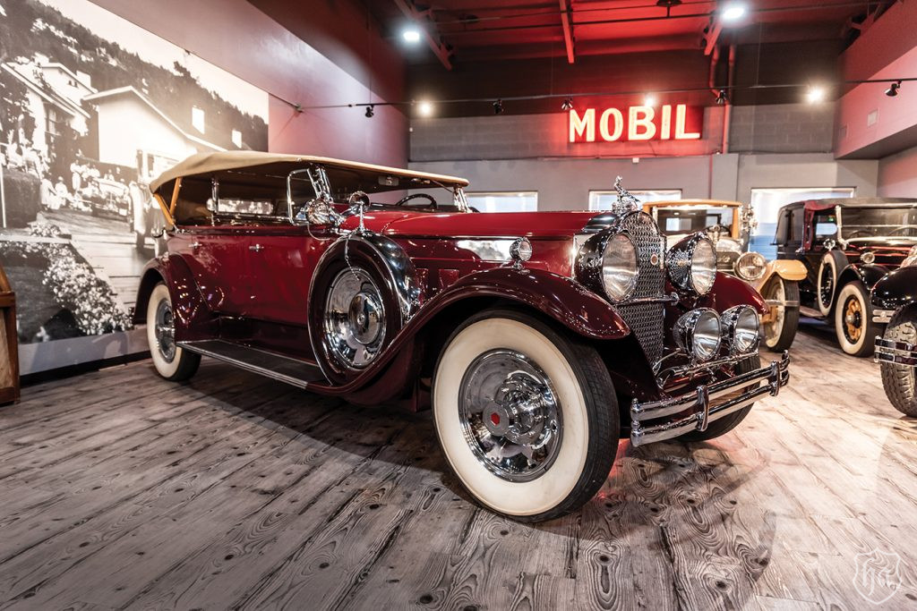 1930-Packard-Dual-Cowl-Custom-8-74o-Sport-Phaeton