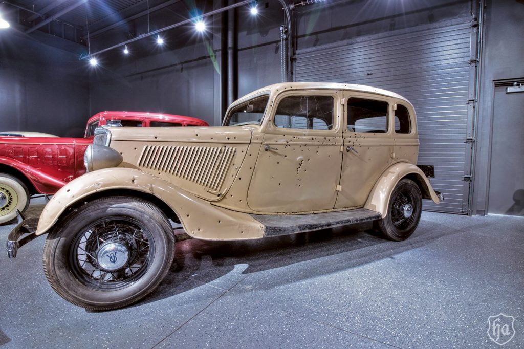 1934-Ford-V8-Bonnie-and-Clyde-Death-Car