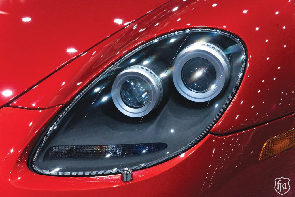 2005-Porsche-Carrera-GT-headlight