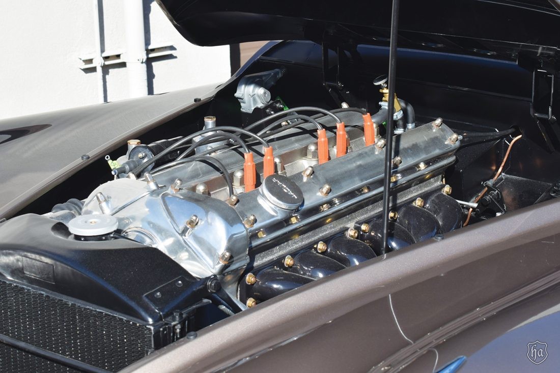 1952-Jaguar-XK120-Engine-2