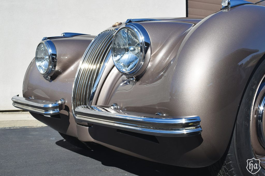 1952-Jaguar-XK120-front