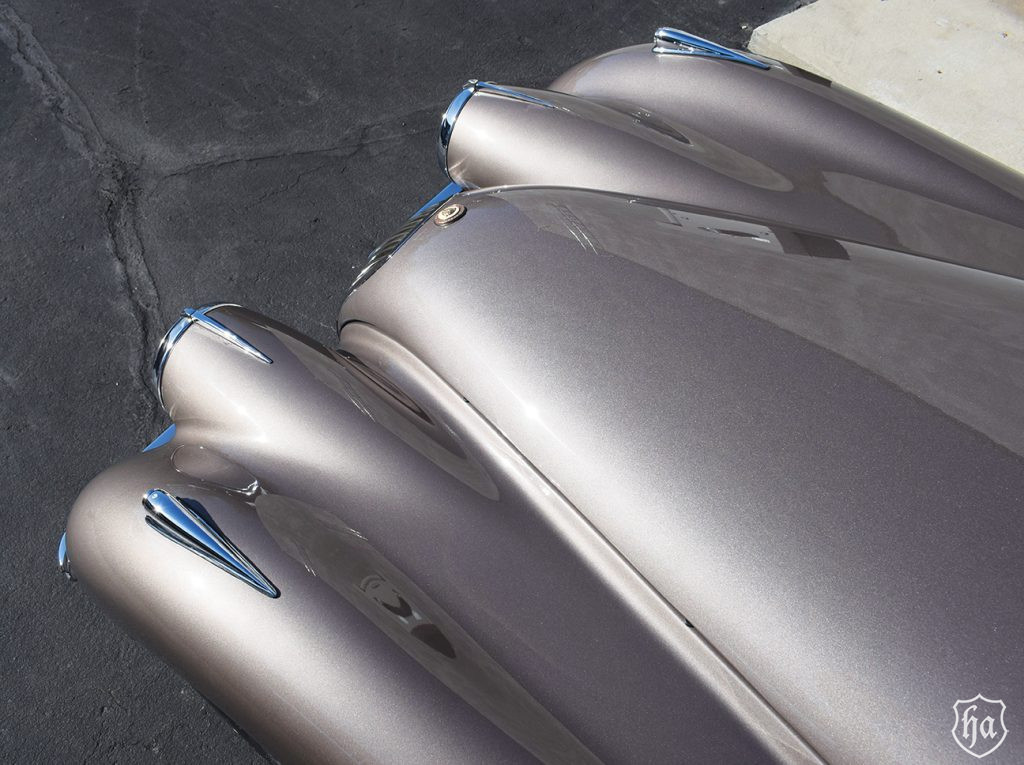 1952-Jaguar-XK120-hood