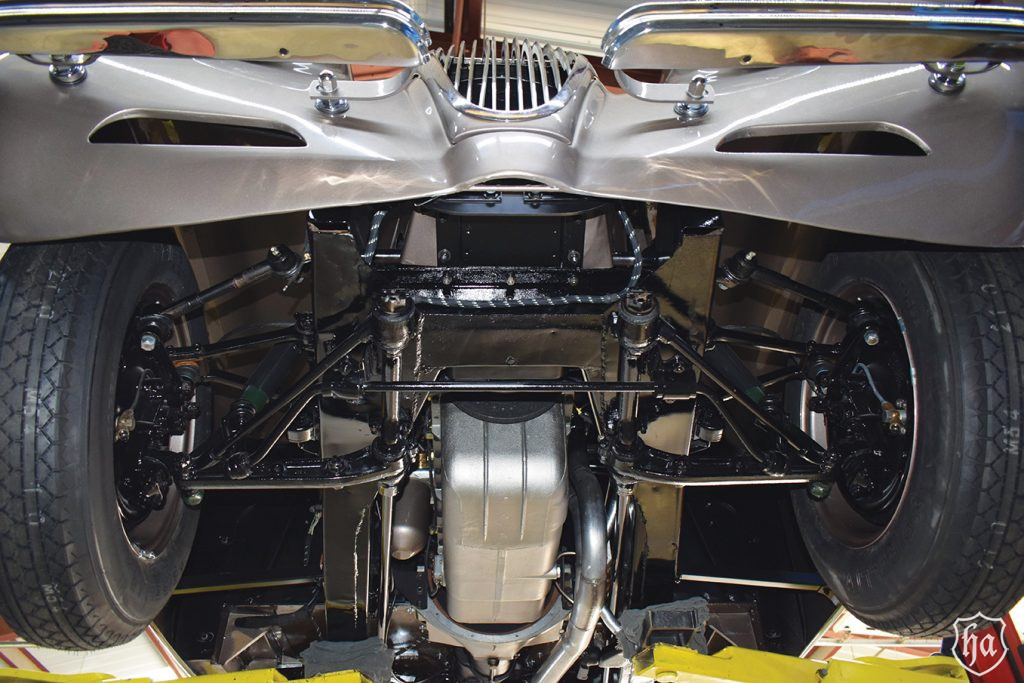 1952-Jaguar-XK120-underside