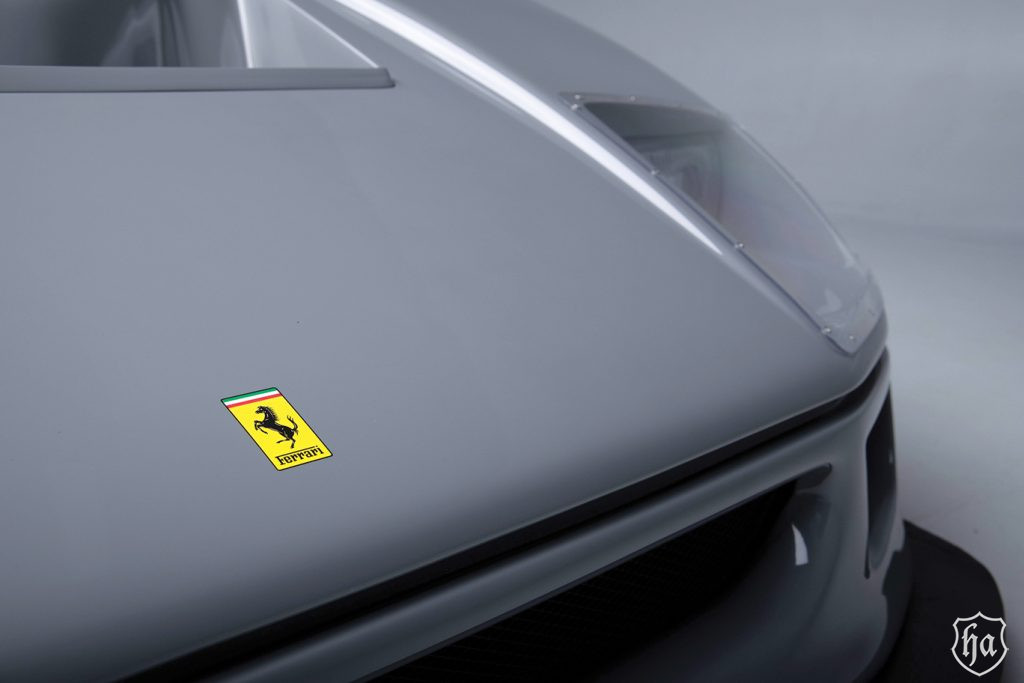 1989-Ferrari-F40-Hood