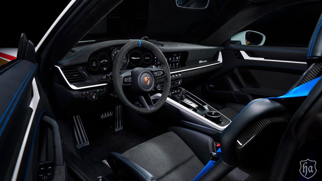 2023-Porsche-911-Dakar-Interior