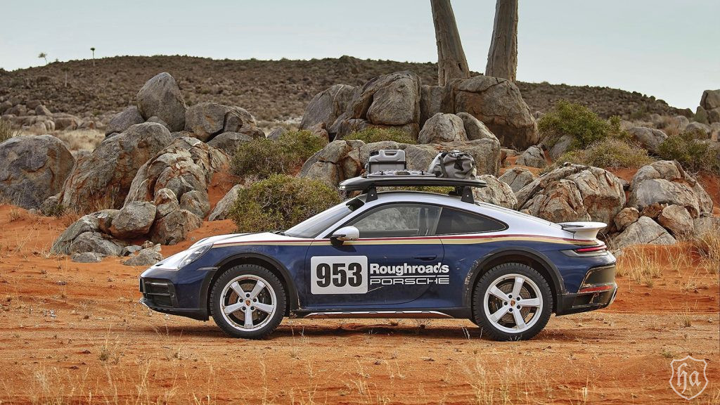 2023-Porsche-911-Dakar-Side-Desert