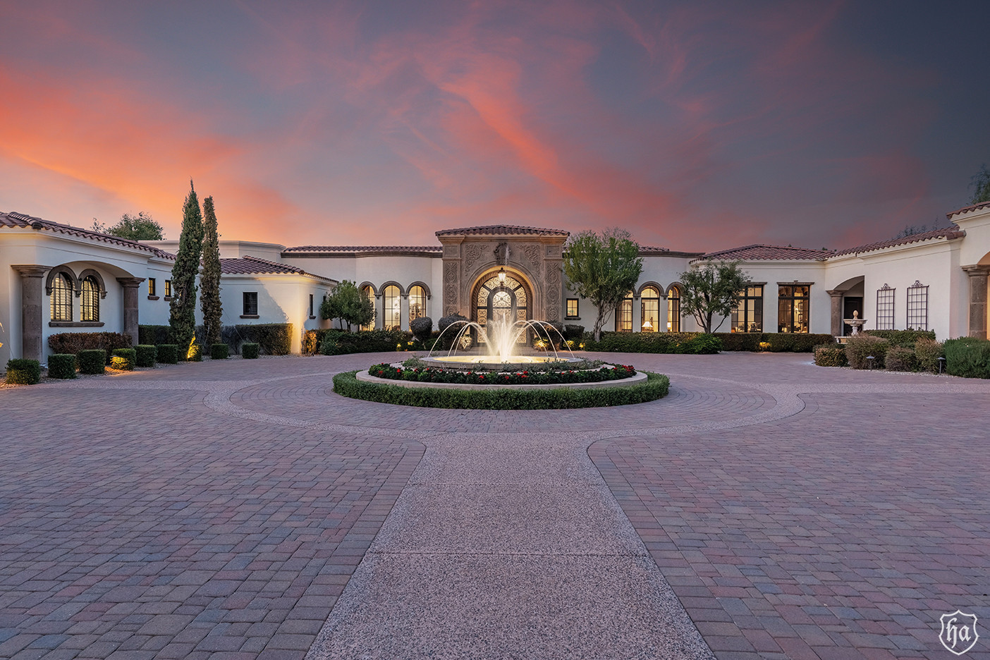 6130-E-Mockingbird-Ln-Paradise-Valley-AZ-85253-Home-Front