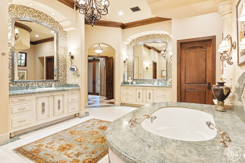6130-E-Mockingbird-Ln-Paradise-Valley-AZ-85253-Primary-Bathroom