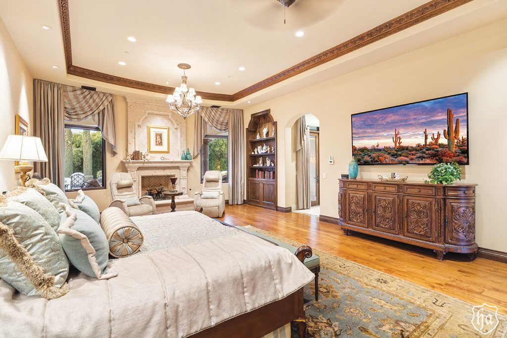 6130-E-Mockingbird-Ln-Paradise-Valley-AZ-85253-Primary-Bedroom