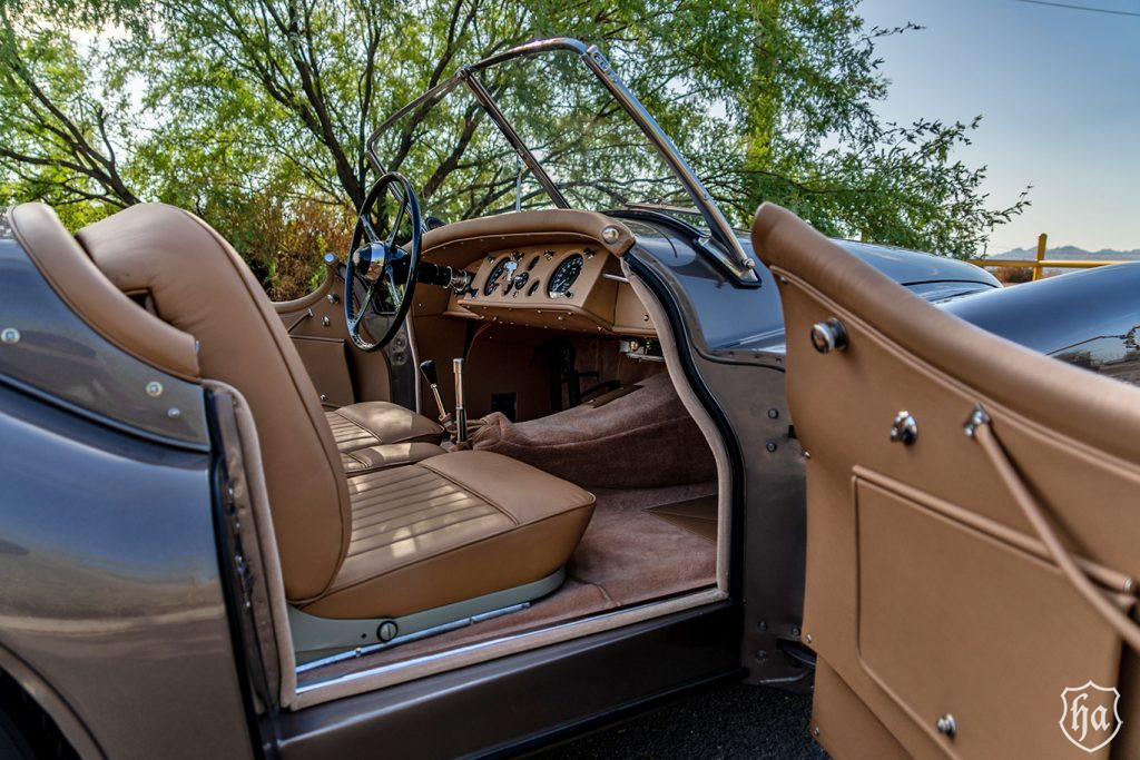 1952-Jaguar-XK120-Interior-1