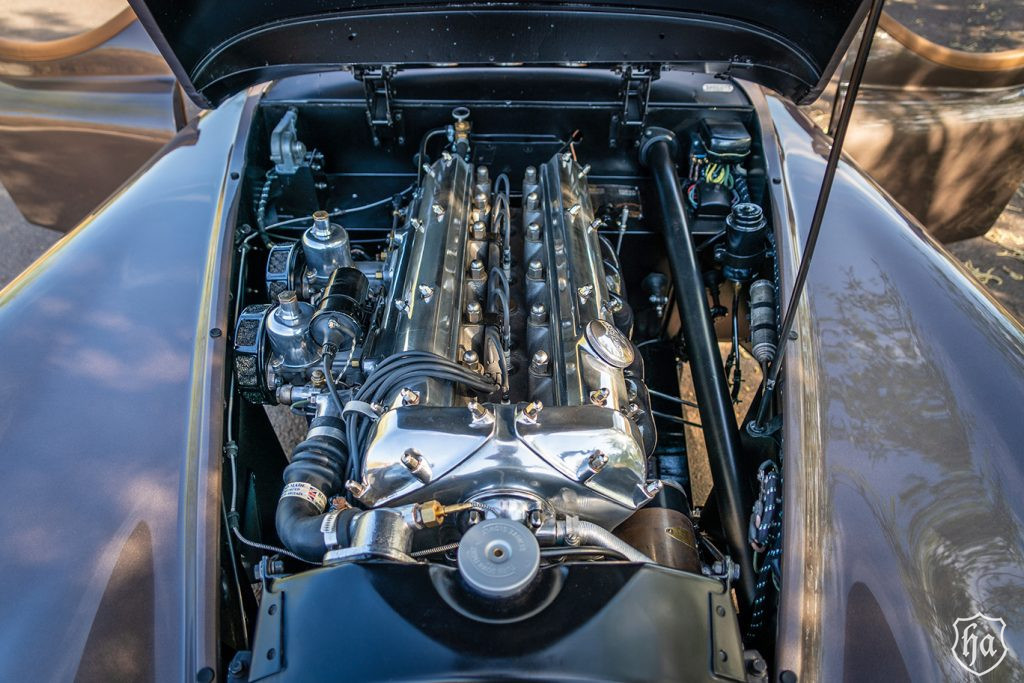 1952-Jaguar-XK120-Motor