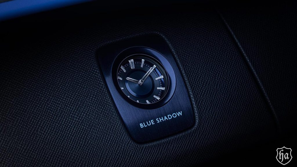 Rolls-Royce-Black-Badge-Cullinan-Blue-Shadow-Clock