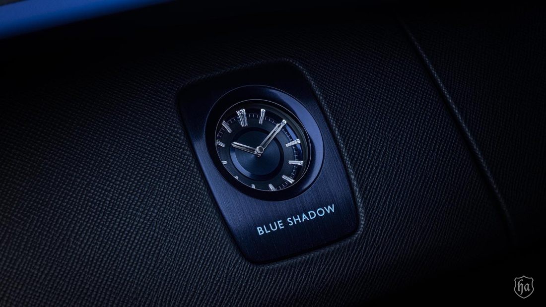 Rolls-Royce-Black-Badge-Cullinan-Blue-Shadow-Clock