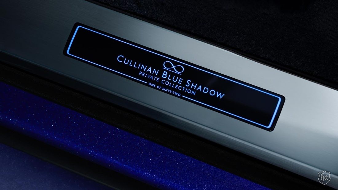 Rolls-Royce-Black-Badge-Cullinan-Blue-Shadow-Interior