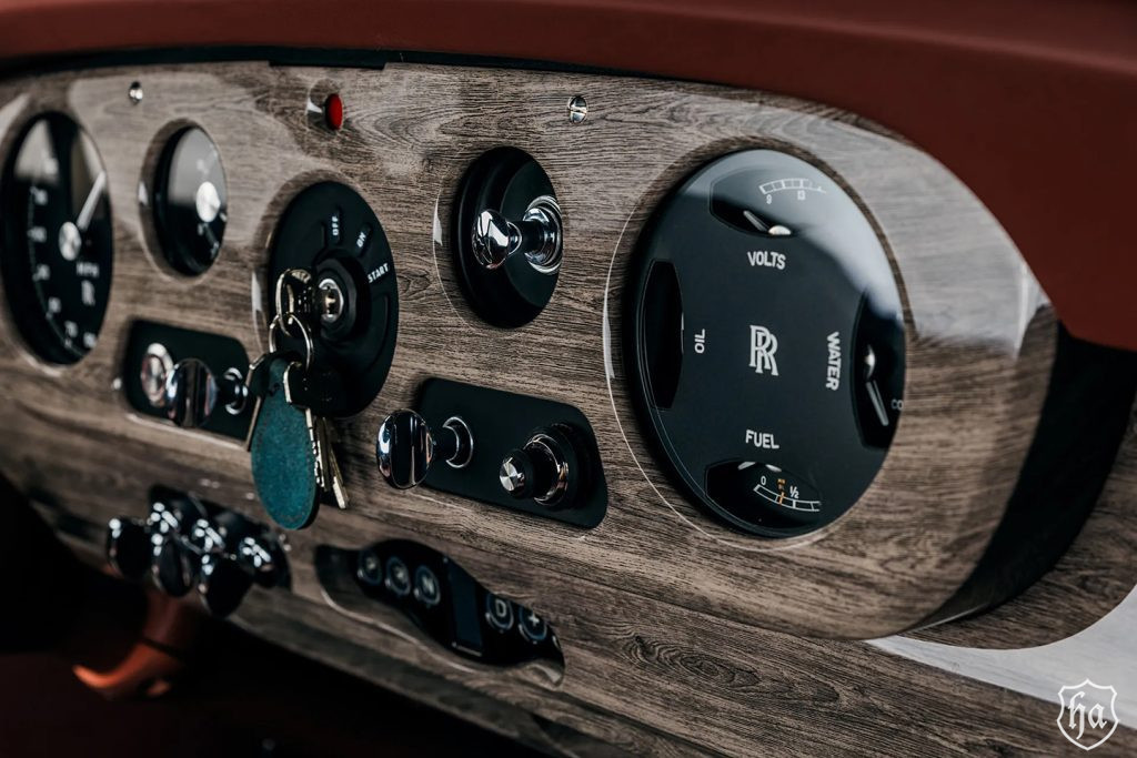 ringbrothers-paramount-1961-rolls-royce-silver-cloud-ii-Dash