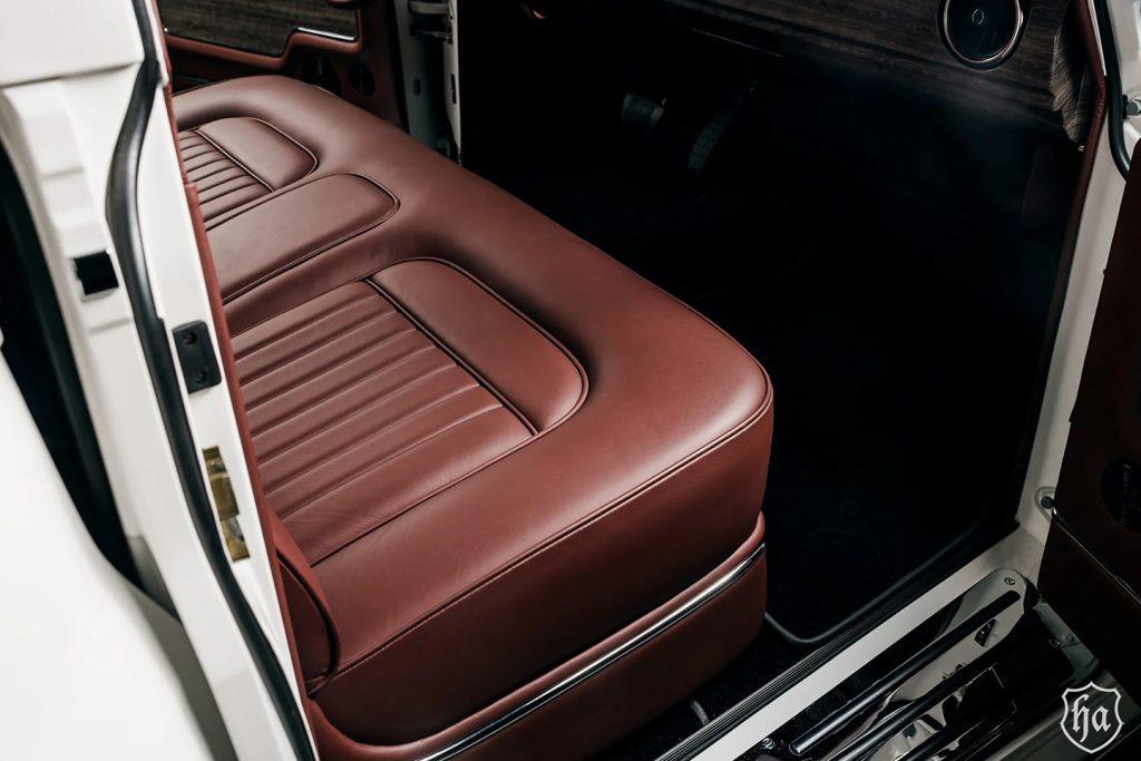 ringbrothers-paramount-1961-rolls-royce-silver-cloud-ii-Front-Seat