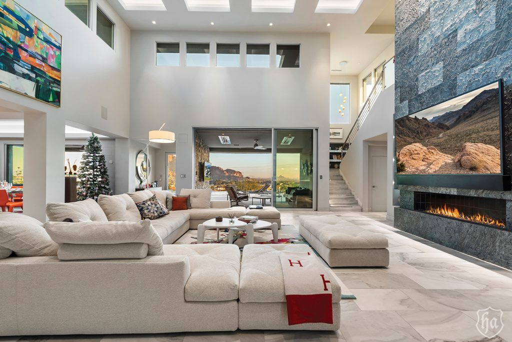 6850-North-39th-Place-Paradise-Valley-AZ-Living-Room-2