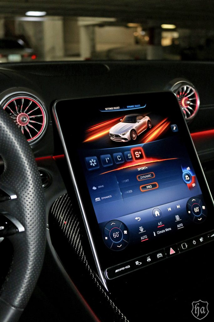 2023-Mercedes-AMG-SL-43-Interior-Screen