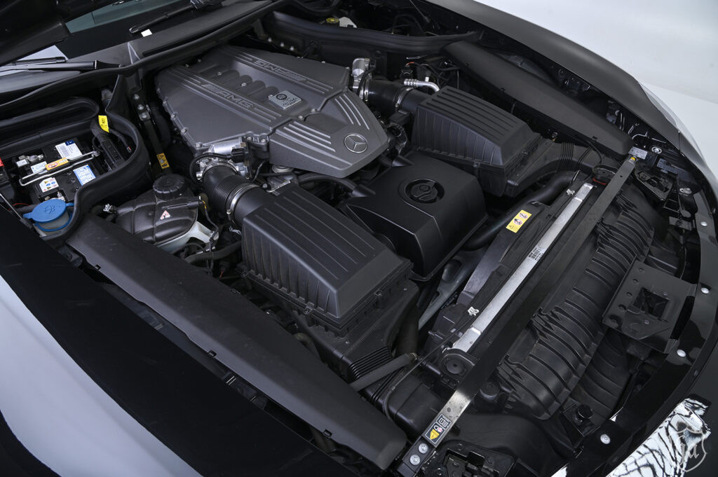 2015-Mercedes-Benz-SLS-AMG-GT-Roadster-Final-Edition-Engine
