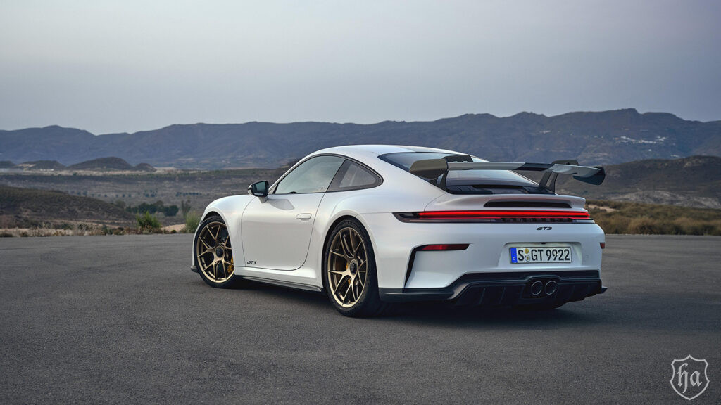 2025-Porsche-911-GT3-4