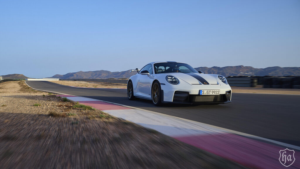 2025-Porsche-911-GT3-5