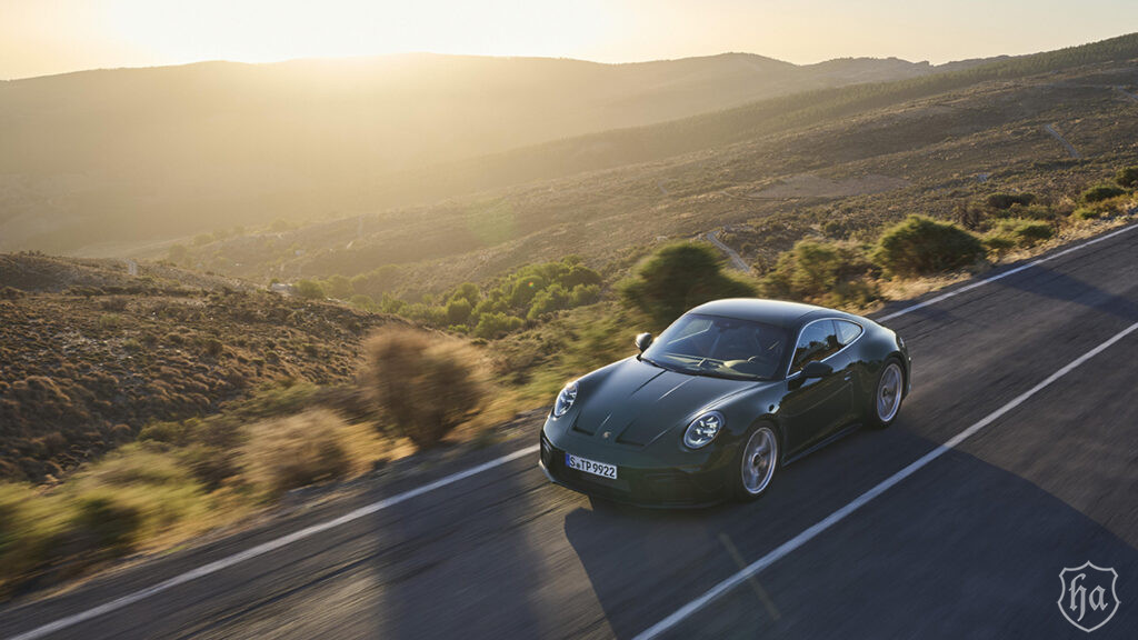 2025-Porsche-911-GT3-Touring-1