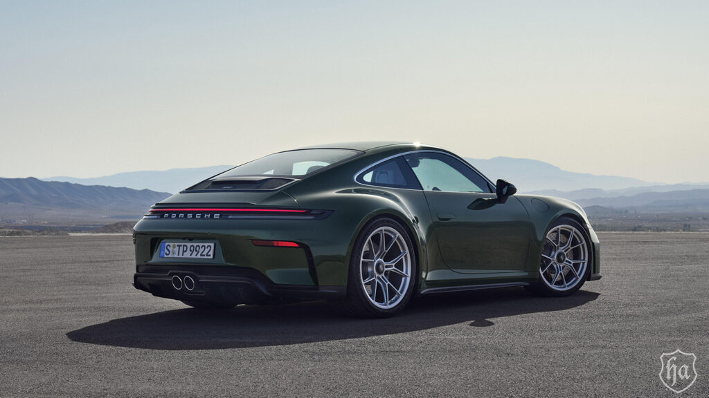 2025-Porsche-911-GT3-Touring-3