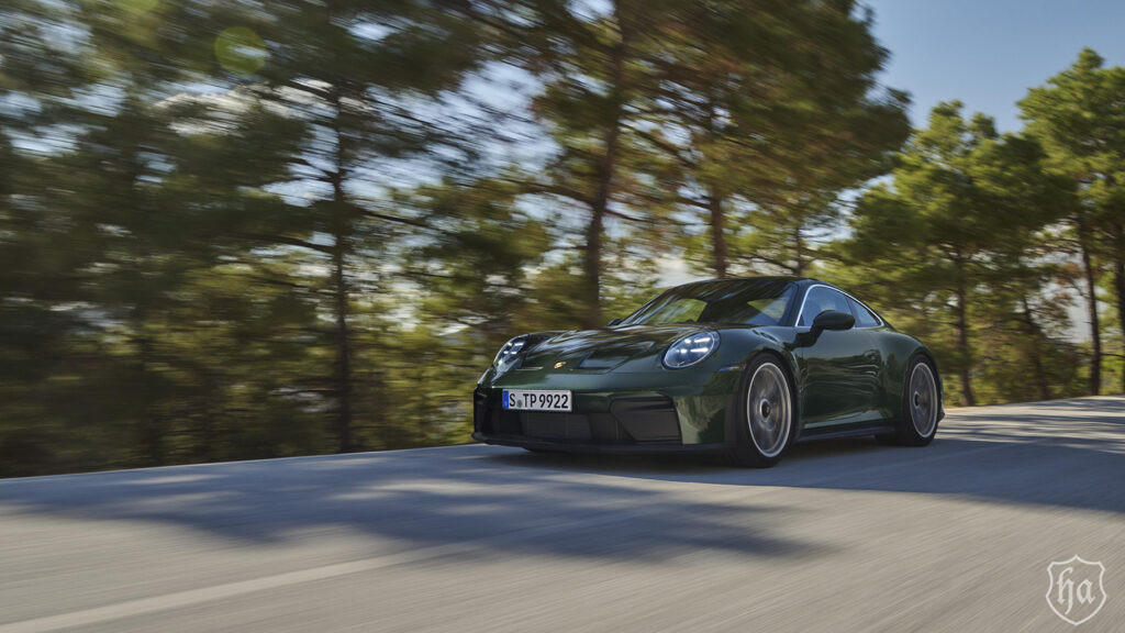 2025-Porsche-911-GT3-Touring-4