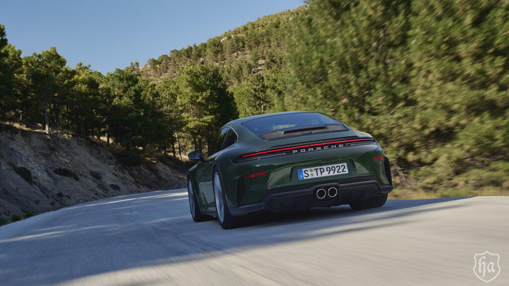 2025-Porsche-911-GT3-Touring-5