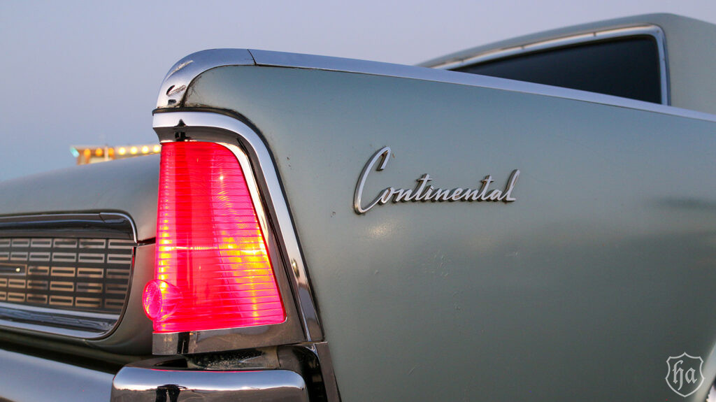 1962-Lincoln-Continental-The-Build-Highline-Autos-taillight
