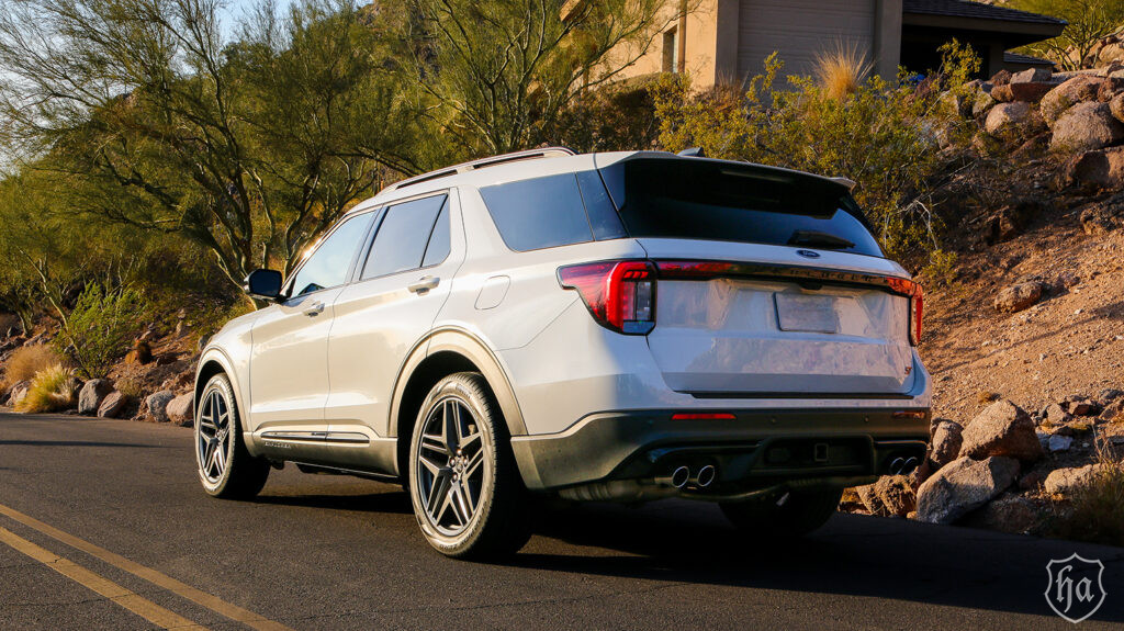 2025-Ford-Explorer-ST-17