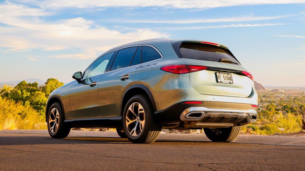 2025-Mercedes-Benz-GLC-350e-12