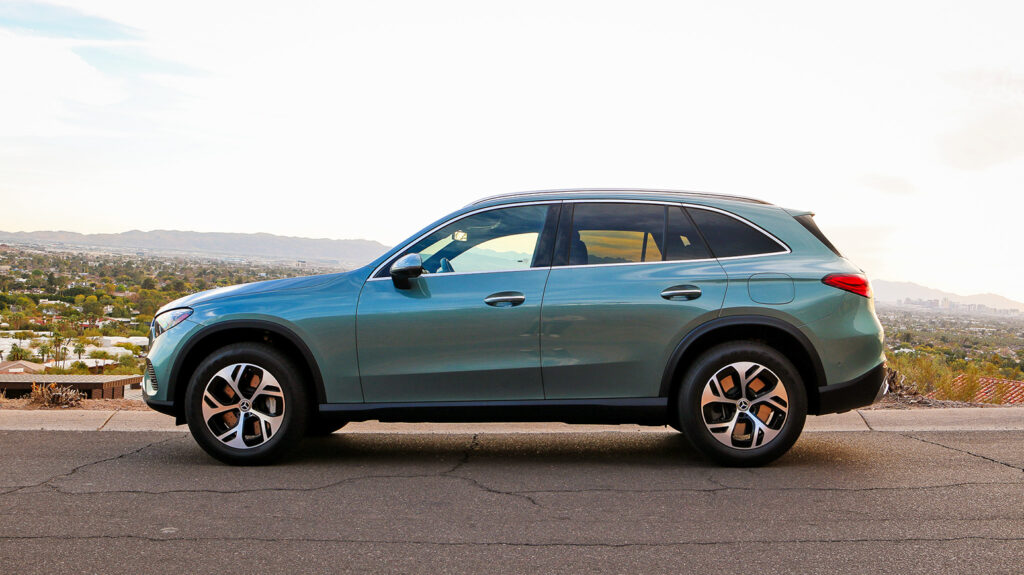 2025-Mercedes-Benz-GLC-350e-2